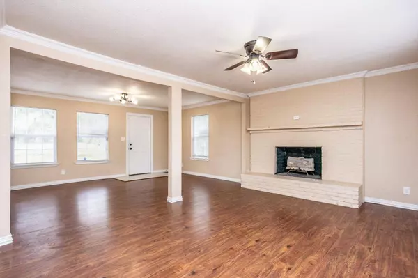 205 Stardust Lane, Desoto, TX 75115