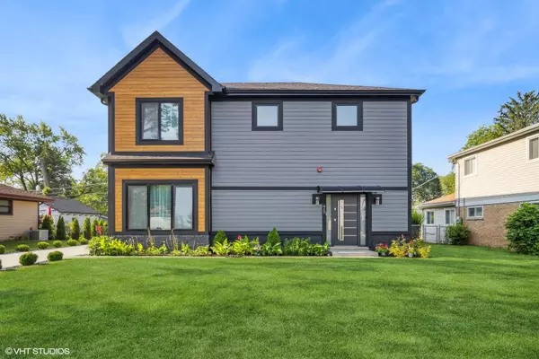 617 W Bunting LN, Mount Prospect, IL 60056