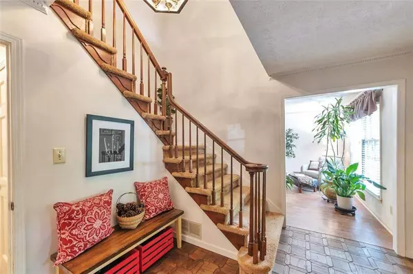 19 BURNT CREEK CT SW, Lilburn, GA 30047