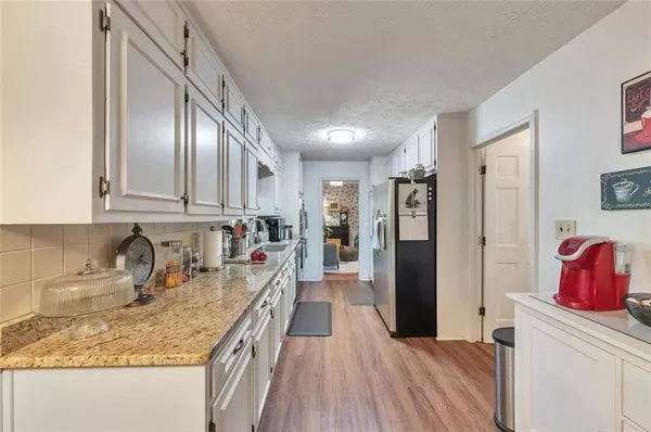 19 BURNT CREEK CT SW, Lilburn, GA 30047