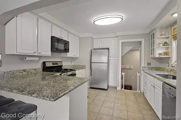 1060 COLUMBIA Road, Berkley, MI 48072