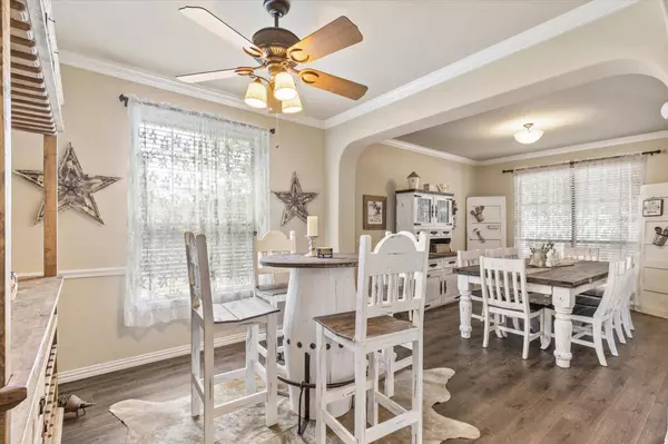 1209 Latta Place E, Burleson, TX 76028