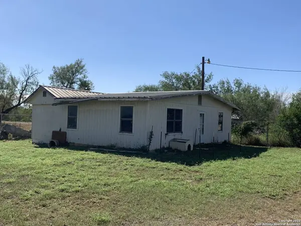 1808 Grand Ave, Big Wells, TX 78830