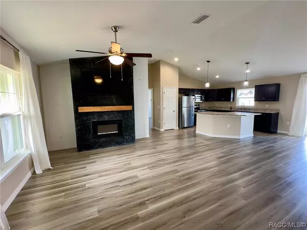 896 W Hallam DR, Citrus Springs, FL 34434