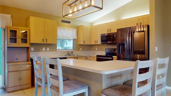 377 SW Kestor DR, Port Saint Lucie, FL 34953