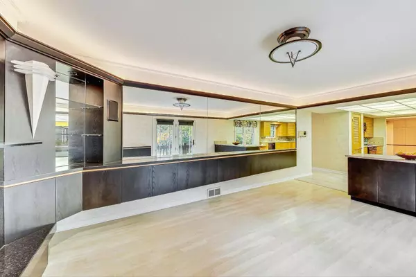 1341 Wessling DR, Northbrook, IL 60062