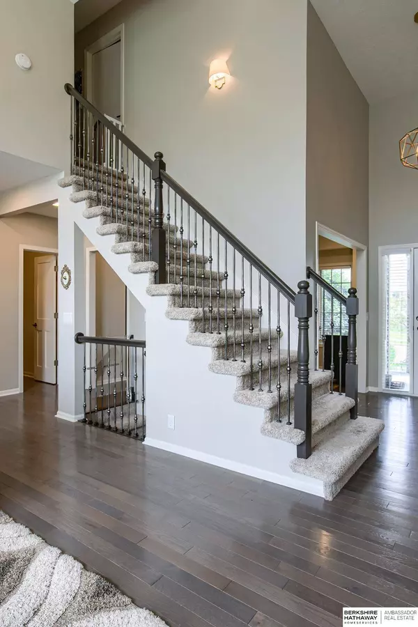 17811 Shadow Ridge Drive, Omaha, NE 68130