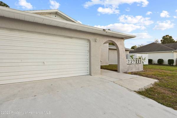 13350 Twin Lake Avenue, Spring Hill, FL 34609