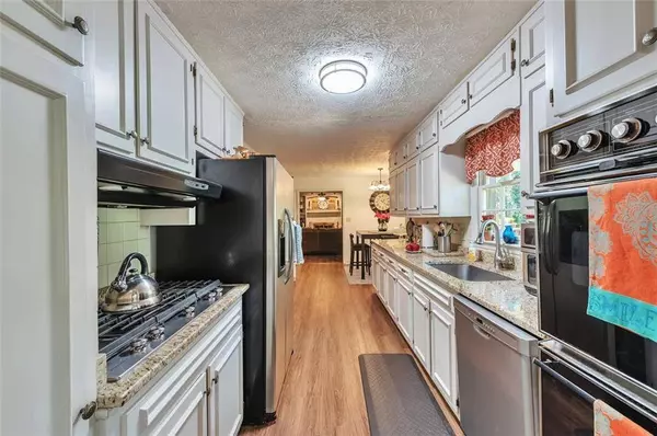 19 BURNT CREEK CT SW, Lilburn, GA 30047