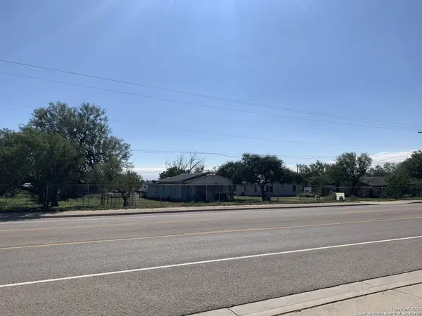 1808 Grand Ave, Big Wells, TX 78830