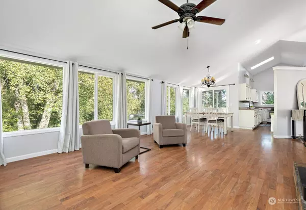 1982 Copse Lonnin PL, Oak Harbor, WA 98277