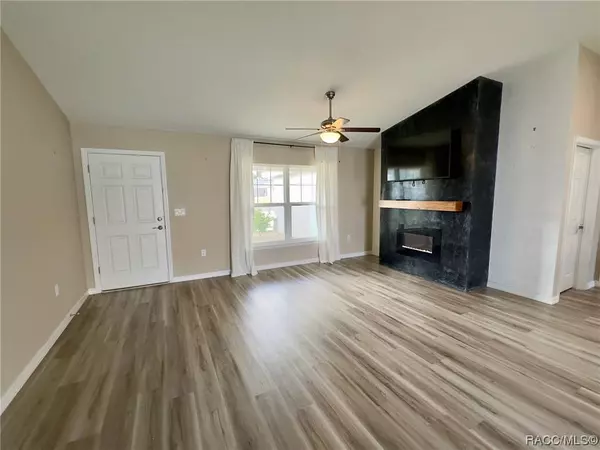 896 W Hallam DR, Citrus Springs, FL 34434