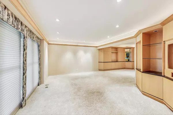 1341 Wessling DR, Northbrook, IL 60062