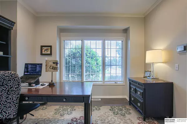 17811 Shadow Ridge Drive, Omaha, NE 68130