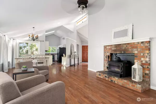 1982 Copse Lonnin PL, Oak Harbor, WA 98277