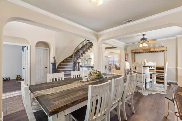 1209 Latta Place E, Burleson, TX 76028