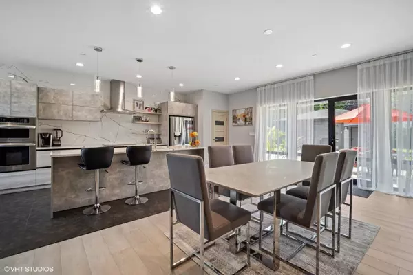 617 W Bunting LN, Mount Prospect, IL 60056