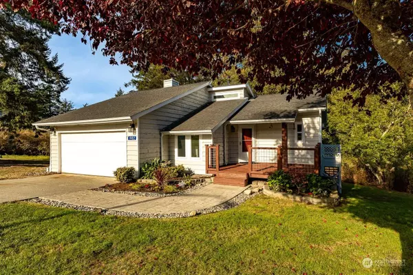 1982 Copse Lonnin PL, Oak Harbor, WA 98277