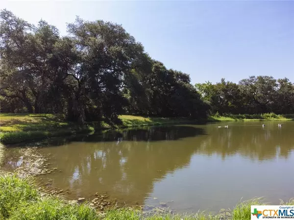 8630 Fm 340, Moulton, TX 77975