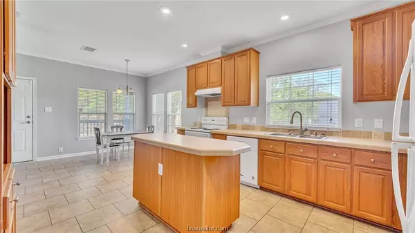 115 Oakbend LN, Giddings, TX 78942