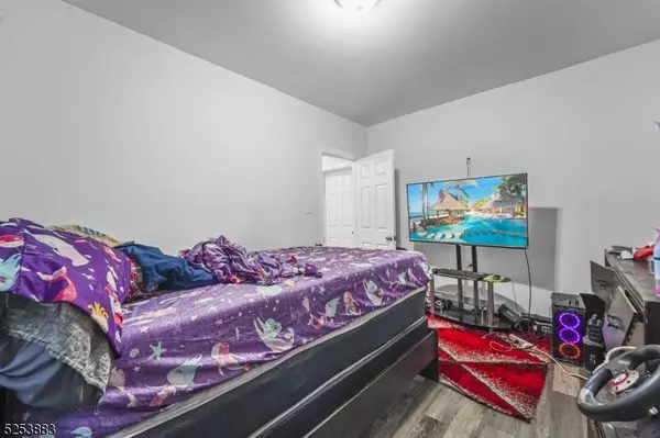 332 Amherst St, East Orange City, NJ 07018