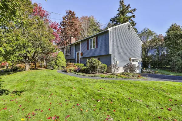 27 Hyacinth DR, Nashua, NH 03062