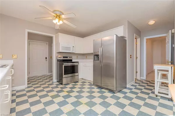 712 Overbrook DR, Thomasville, NC 27360