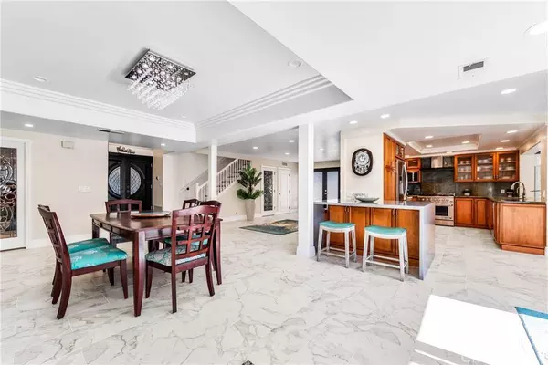 9732 Melinda CIR, Huntington Beach, CA 92646