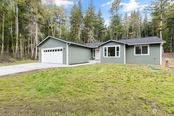2495 Turningleaf LN, Oak Harbor, WA 98277