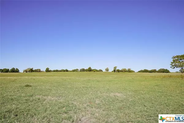 8630 Fm 340, Moulton, TX 77975
