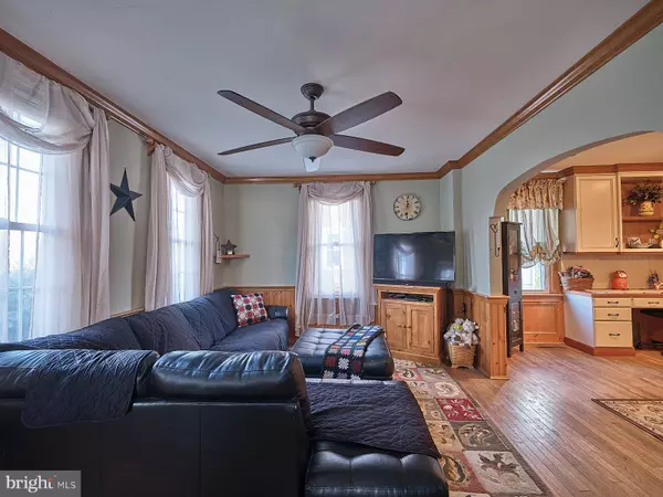 15 S MAIN ST, Perkasie, PA 18944