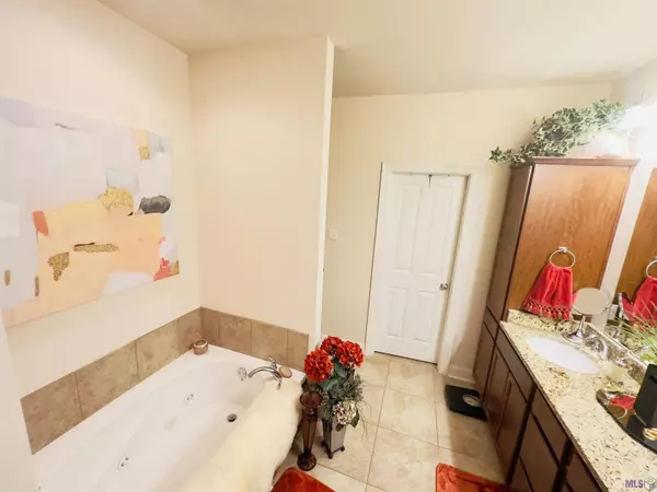 11563 COTTAGECREEK RD #8A, Baton Rouge, LA 70816