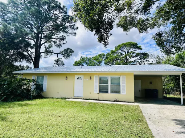 618 SW Curry ST, Port Saint Lucie, FL 34983