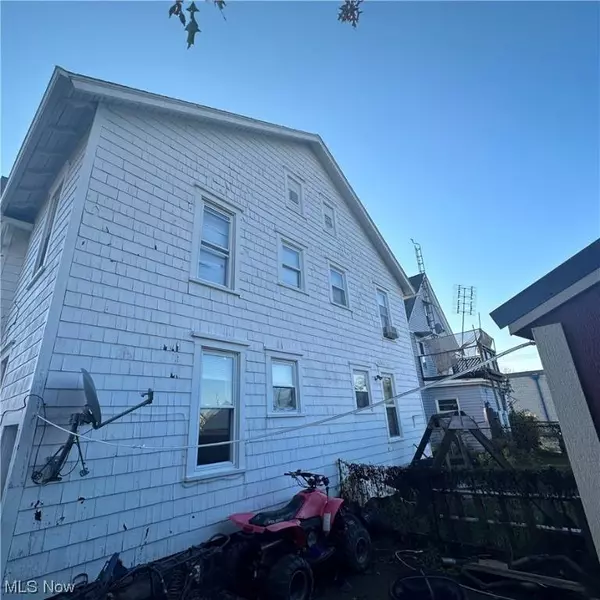 1221 Arnold AVE NW, Canton, OH 44703