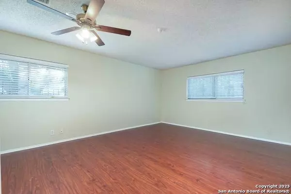 6922 MONTGOMERY DR, San Antonio, TX 78239-3319