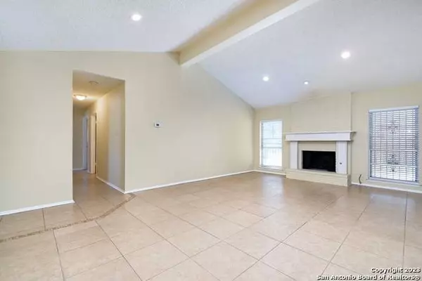 6922 MONTGOMERY DR, San Antonio, TX 78239-3319