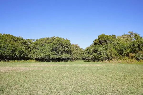 8630 Fm 340, Moulton, TX 77975