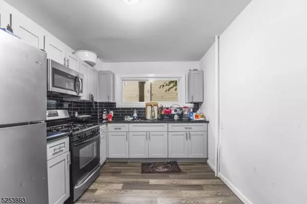 332 Amherst St, East Orange City, NJ 07018