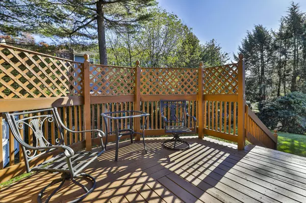 27 Hyacinth DR, Nashua, NH 03062