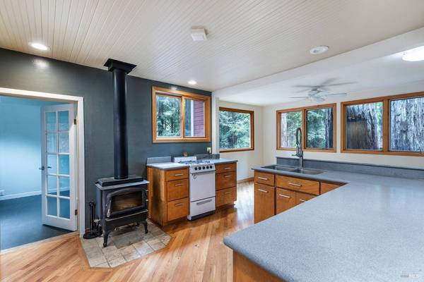 15080 Canyon 6 RD, Guerneville, CA 95446