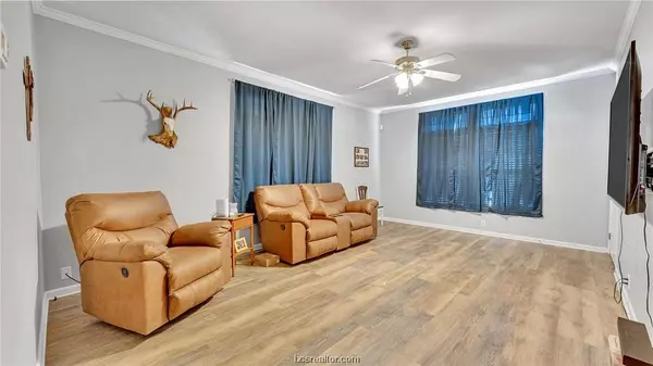 115 Oakbend LN, Giddings, TX 78942