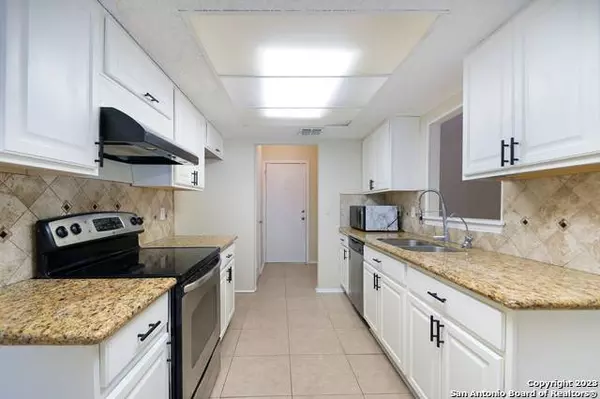 6922 MONTGOMERY DR, San Antonio, TX 78239-3319