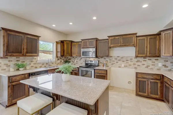 8243 Olde Village Dr, San Antonio, TX 78250