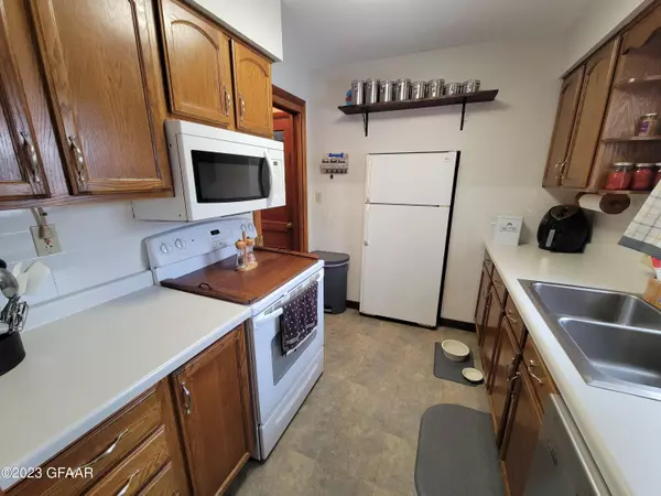 627 11TH Street NW, East Grand Forks, MN 56721