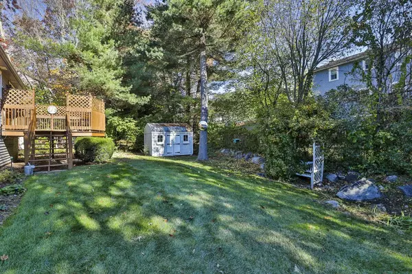 27 Hyacinth DR, Nashua, NH 03062