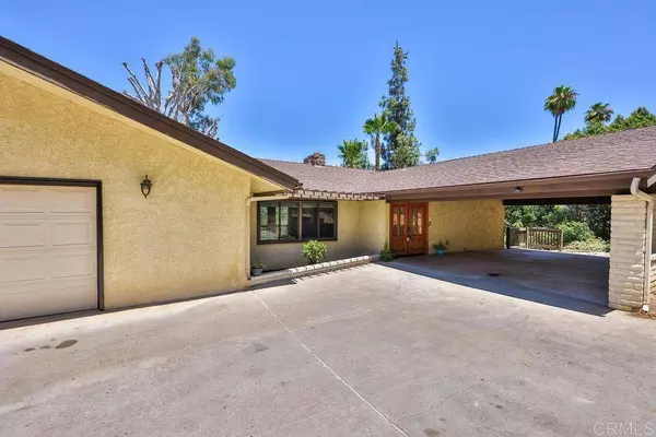 1521 Shadow Knolls Ln, El Cajon, CA 92020