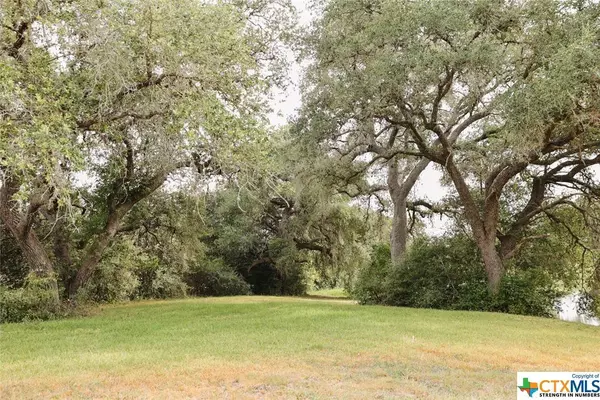 8630 Fm 340, Moulton, TX 77975