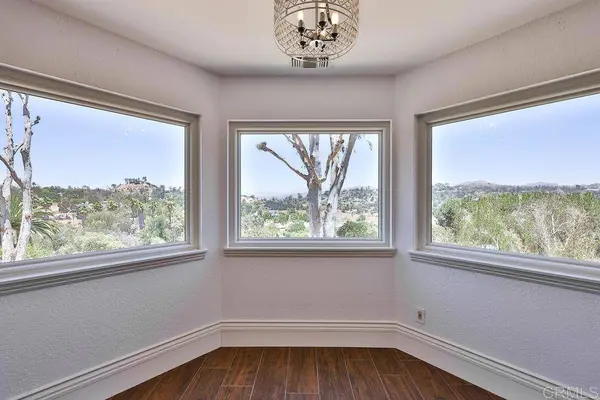 1521 Shadow Knolls Ln, El Cajon, CA 92020