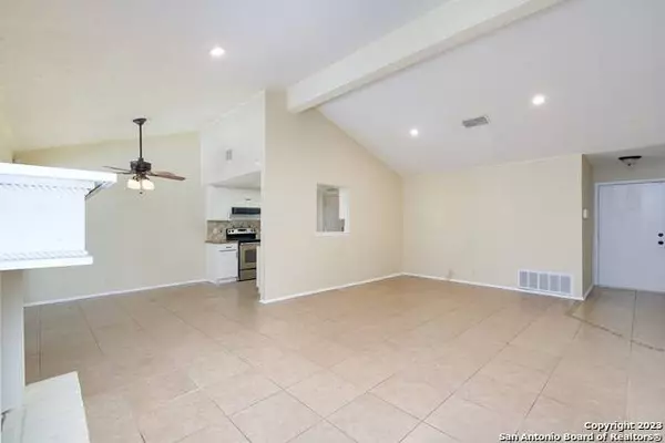 6922 MONTGOMERY DR, San Antonio, TX 78239-3319