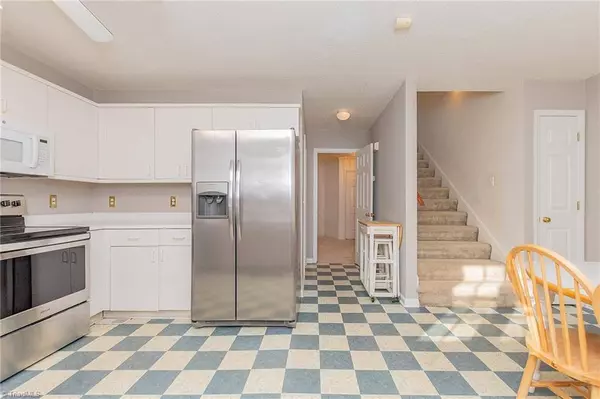 712 Overbrook DR, Thomasville, NC 27360